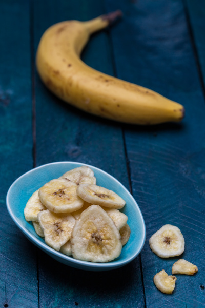 dried, banana, in, a, bowl, on - 28216015