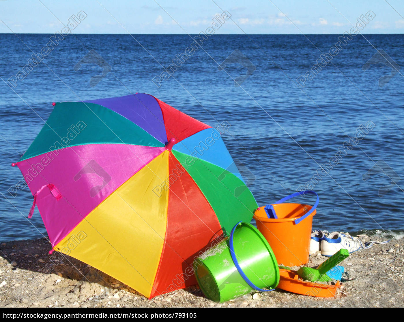 Jogos Dos Meninos Na Praia Com Areia Imagem de Stock - Imagem de