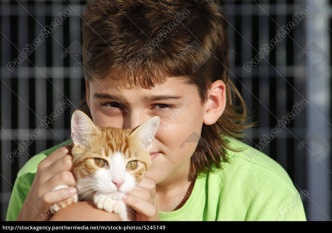 A adolescente que se transforma num gato