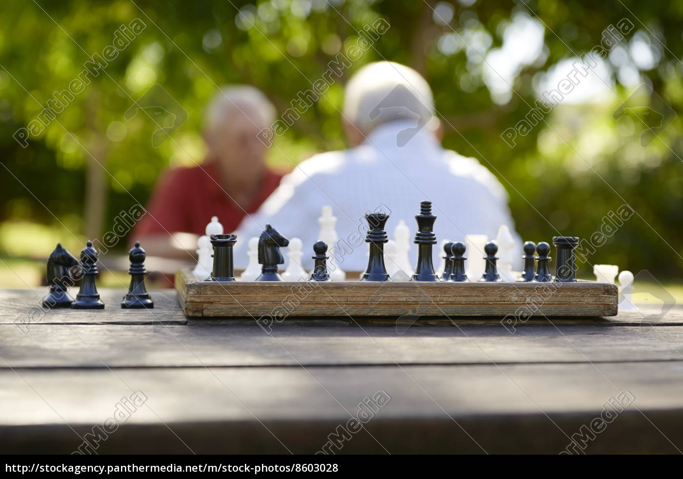Amigos jogando xadrez
