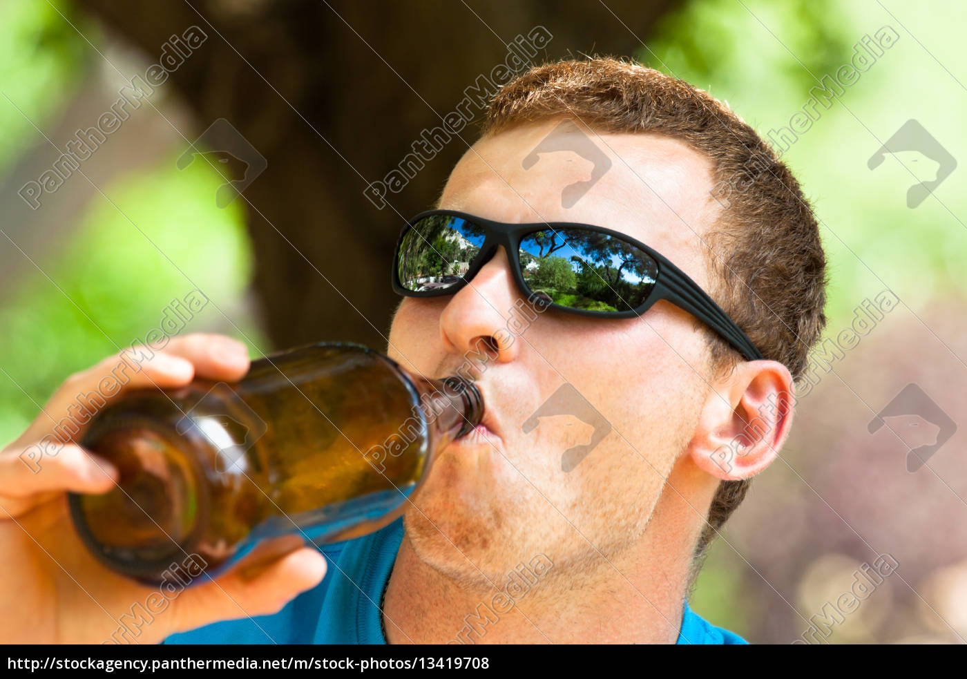 Seis maços de cerveja — Fotografia de Stock Editorial © homank76 #152308956