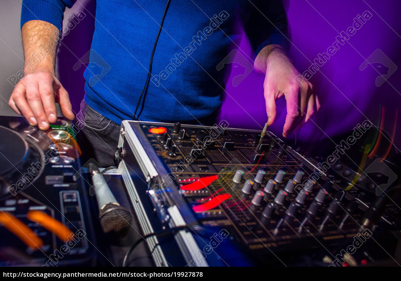 Equipamento Da Música E Misturador Do DJ Para Jogar a Música No