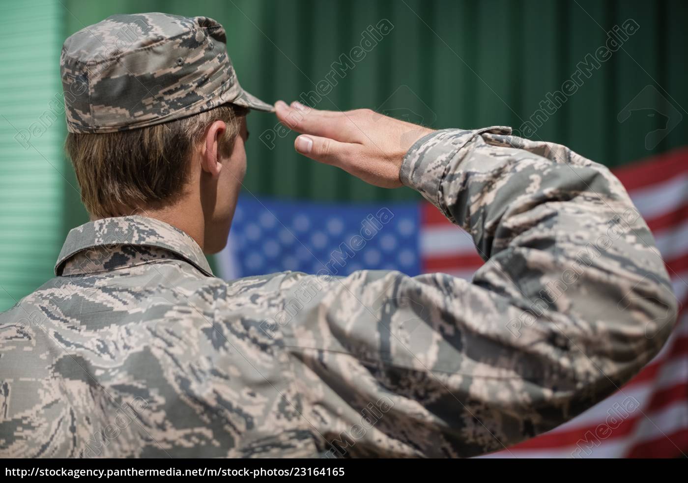 Saudação Do Soldado Americano Imagem de Stock - Imagem de homem