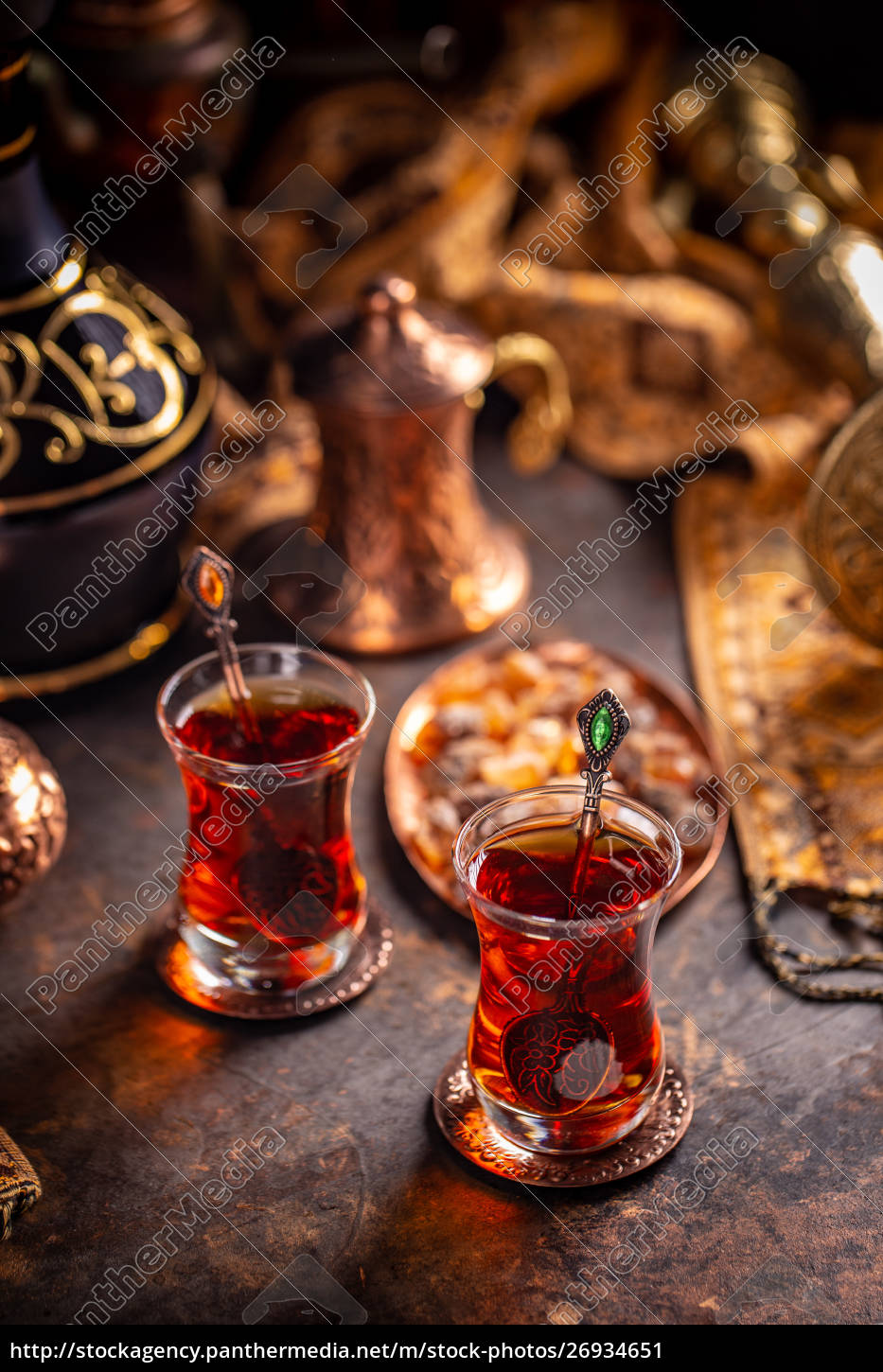 Foto de Jogo De Chá Turco Xícara De Chá Otomana Com Ornamentos Árabes  Tradicionais e mais fotos de stock de Chá - Bebida quente - iStock
