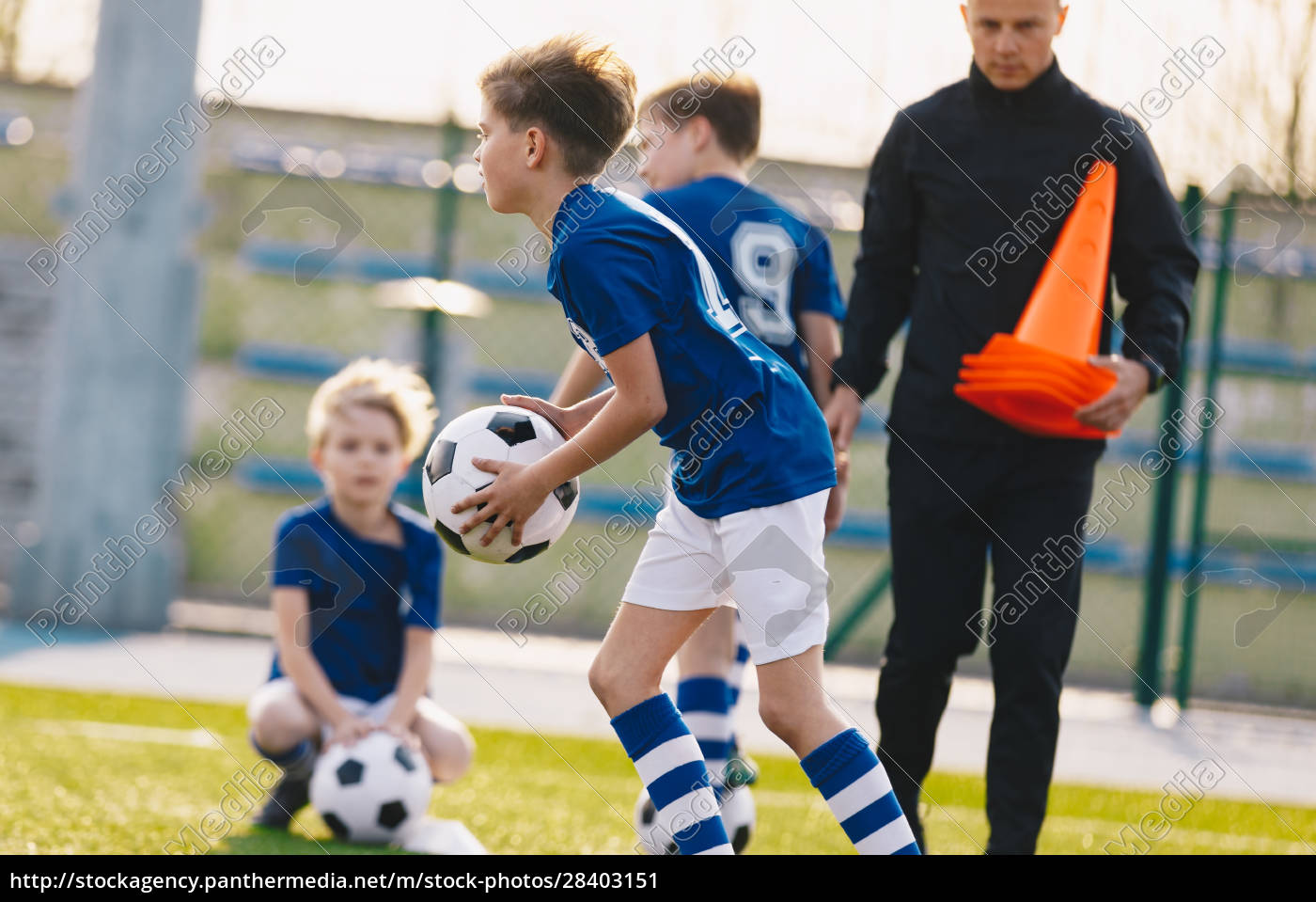 Treinamento De Futebol Para Crianças. Sessão De Treinamento De